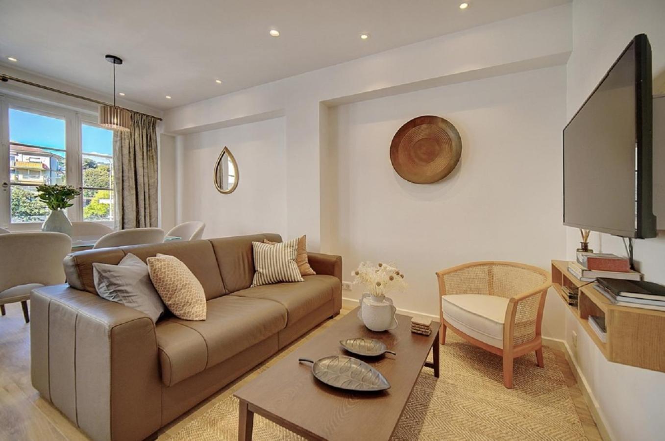 Magnifique 3 Pieces Renove Cannes Centre 'Banane' Avec Veranda ! A2B88 Exterior foto