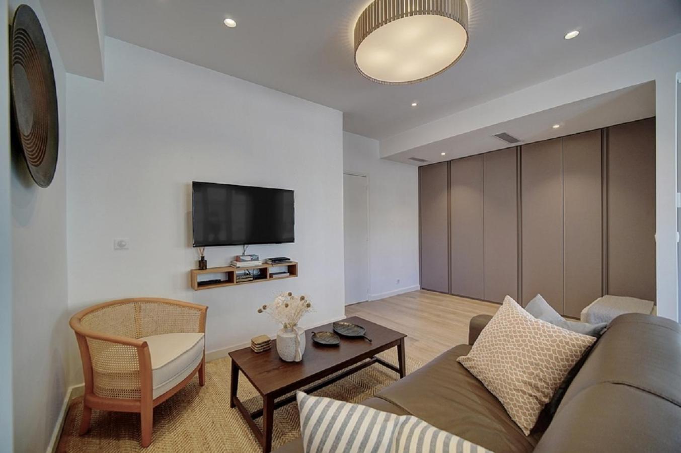 Magnifique 3 Pieces Renove Cannes Centre 'Banane' Avec Veranda ! A2B88 Exterior foto