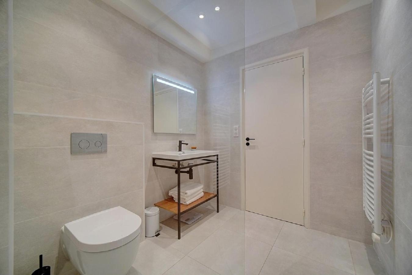 Magnifique 3 Pieces Renove Cannes Centre 'Banane' Avec Veranda ! A2B88 Exterior foto
